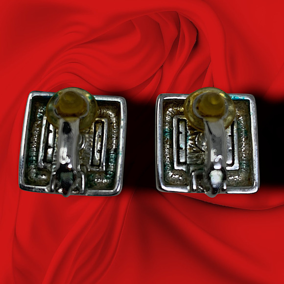 Vtg St. John Gold Tone Chunky Square Clip On Earrings Modernist Couture Runway - Picture 3 of 6